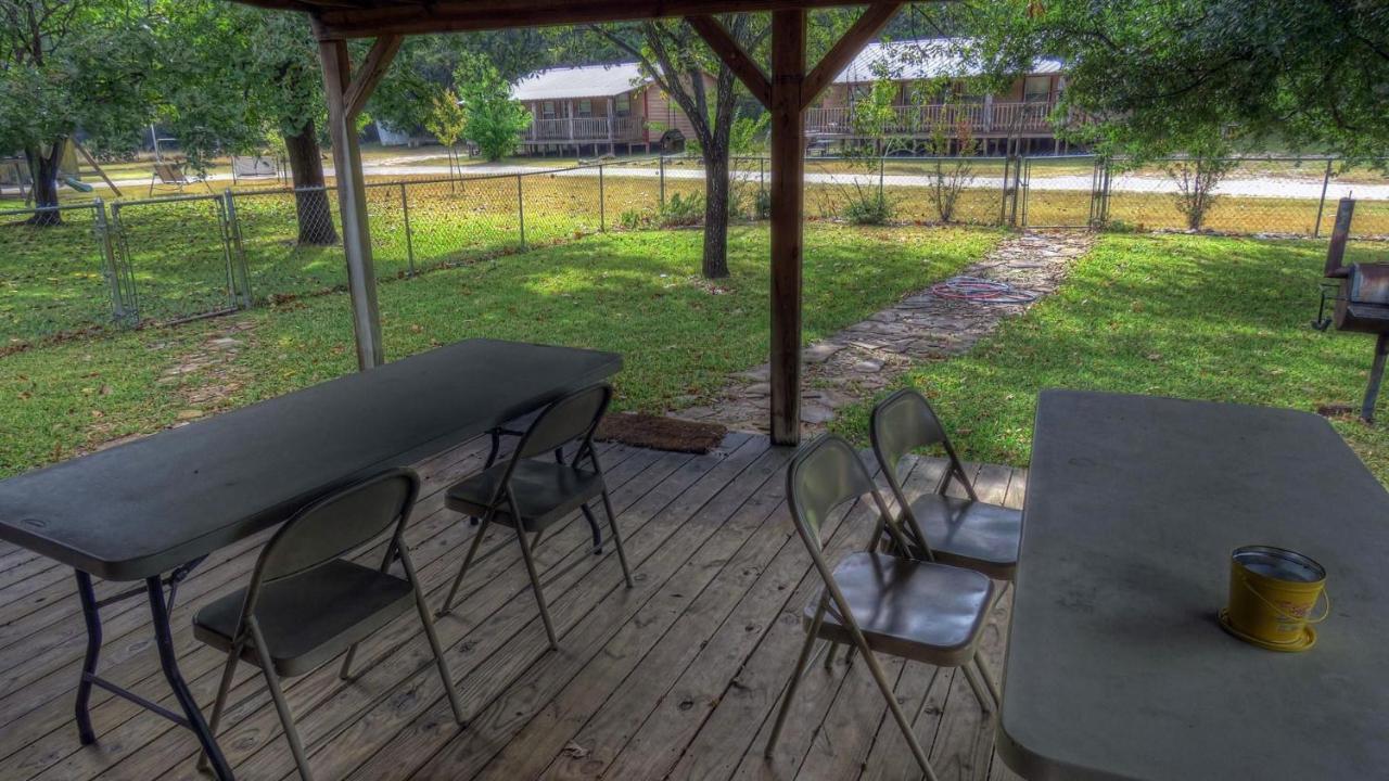 Riverstone Cabins 호텔 Leakey 외부 사진
