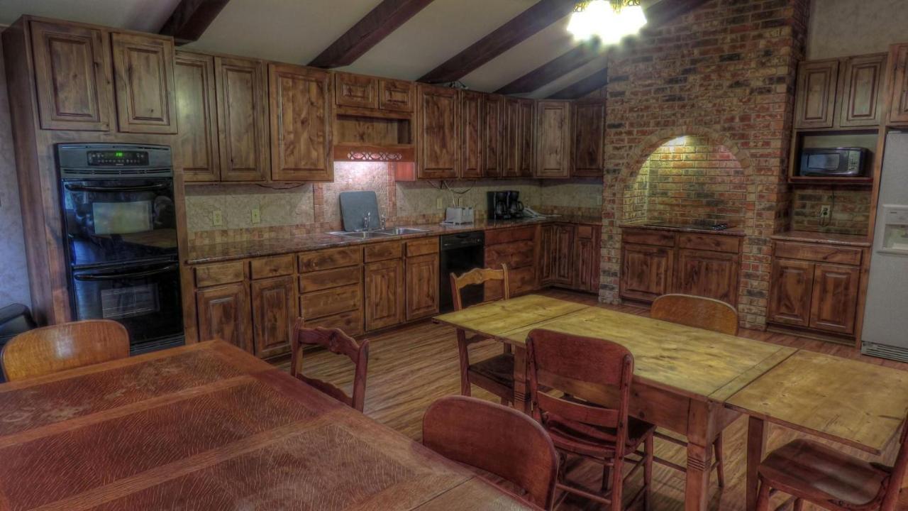 Riverstone Cabins 호텔 Leakey 외부 사진